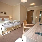 Hotel Cesarskie Ogrody 3*