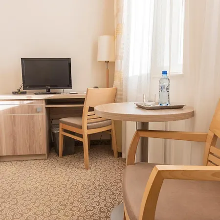 ホテル Cesarskie Ogrody シフィノウイシチェ