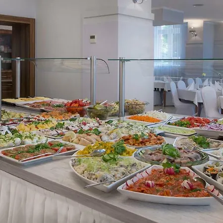 Cesarskie Ogrody 3* シフィノウイシチェ